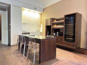 Luxurious 3-Bedroom Apartment in the Heart of Roma