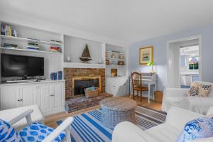 Family Chatham Retreat—Deck, Kayak Outdoor Fun