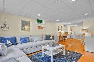 Family Chatham Retreat—Deck, Kayak Outdoor Fun