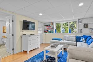 Family Chatham Retreat—Deck, Kayak Outdoor Fun