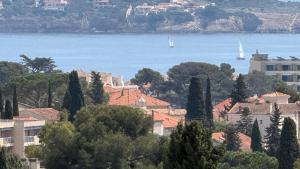 Villa 5 étoiles avec piscine chauffée, pétanque et plage à 850 m