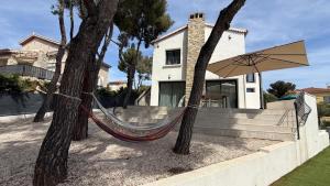 Villa 5 étoiles avec piscine chauffée, pétanque et plage à 850 m