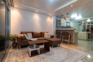 Amara House Arenal Central location