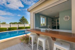 Coastal Chic: Sagamore Beach Private Pool