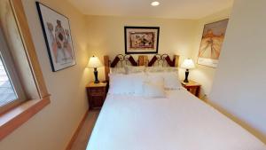 2 Pine Ridge Lane