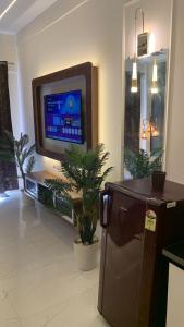 Luxury Couple Friendly Studio-Gaur City Noida