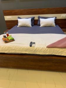 Luxury Couple Friendly Studio-Gaur City Noida