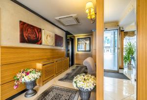 My Rose Hotel