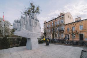 Modern Studio Warszawska w historycznej kamienicy