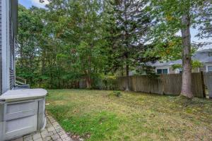 Woods Edge: Walk to Red River Beach, Pet Friendly