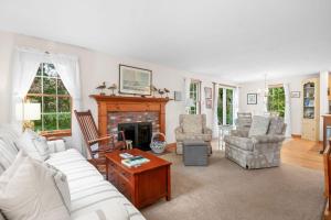 Woods Edge: Walk to Red River Beach, Pet Friendly
