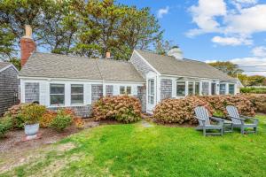 Stay by the Sea at Sharons Cottage