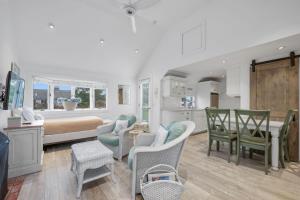 Stay by the Sea at Sharons Cottage