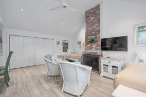 Stay by the Sea at Sharons Cottage