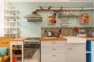 Shoreditch Cinema & Sauna retreat- 2BDR House with Garden & Games Room - Sleeps 6