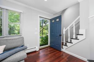 Cape Cod Haven: Cozy Home Near Grays Beach