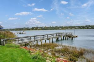 Peaceful Covefront Cottage Retreat in Eastham