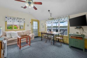 Peaceful Covefront Cottage Retreat in Eastham