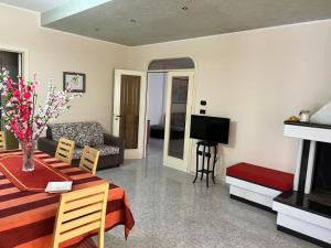 Debenes Home