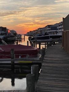 Walk to Beach, IndoorOutdoor Pools, Steps to Grocery