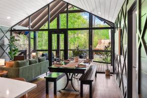 Indoor Private Pool, Sleeps 12, In Gatlinburg