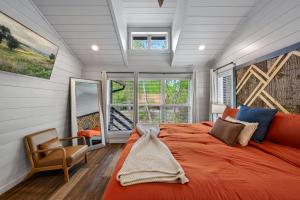 Indoor Private Pool, Sleeps 12, In Gatlinburg