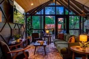 Indoor Private Pool, Sleeps 12, In Gatlinburg