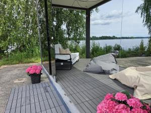 Piestātne Riverside Cabin with Sauna, Hot Tub & Private Pier