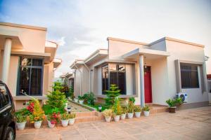 ELLYN EXECUTIVE APARTMENTS and LODGE