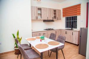 ELLYN EXECUTIVE APARTMENTS and LODGE