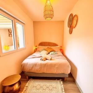 Maison Langevin 2-Bedroom House with Cozy Garden & Patio