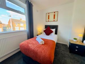 Cosy 4 Bedroom Home Sleeps 6 with on site Parking