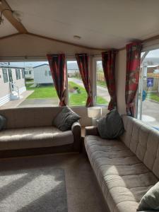 Spacious 8 Berth Caravan At Ty Mawr Holiday Park, North Wales Ref 86020D