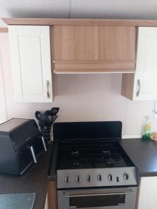 Spacious 8 Berth Caravan At Ty Mawr Holiday Park, North Wales Ref 86020D