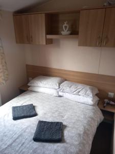 Spacious 8 Berth Caravan At Ty Mawr Holiday Park, North Wales Ref 86020D