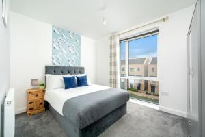Modern Six Bed House With Private Garden, Balcony & Parking in Dartford Near Bluewater & Transport Links, Ideal for Families, Contractors and Long Stays