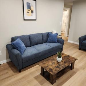 King Bed | Walk to it all! Stadium District Oasis