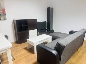 Acceso rapido a autovia, Parking frente al piso