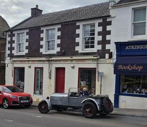Charming Biggar High Street Retreat - 2 Bedrooms