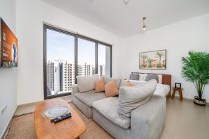 Bright Modern Studio in Town Square