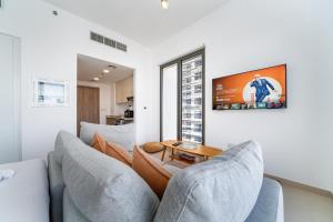 Bright Modern Studio in Town Square