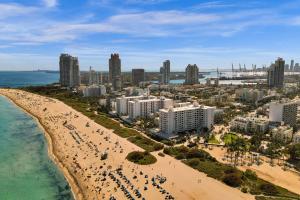 Modern 1BR Apartment Walk to Beach South Beach Gem 201