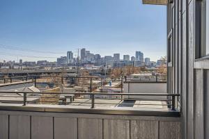Luxe Rooftop Escape - City & Mountain Views