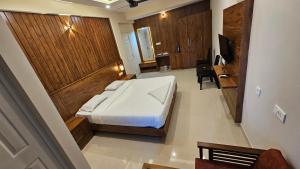 Dew River Castle Lake View Stay Aluva Cochin