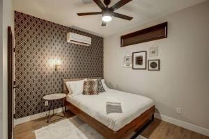 Vrain - New 2-Bedroom Apt - Workspace