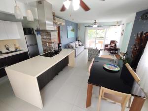 Beautiful apartment, prime location, beach 2 minutes away