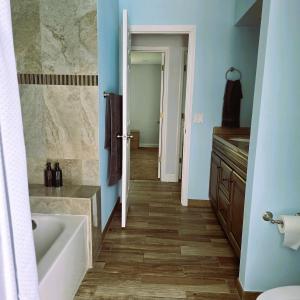 Elegant Wellington Pool Home Near Palm Beach