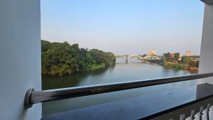 Dew River Castle Lake View Stay Aluva Cochin