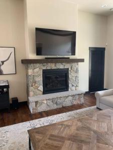 Luxury Glacier Retreat Near Whitefish Skiing