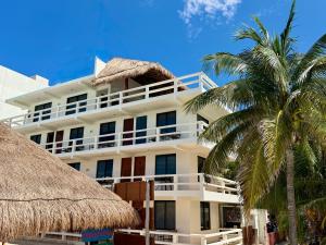 Charly Beach Hotel